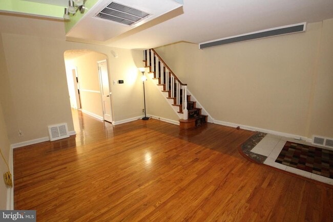 Photo - 222 W Colonial St