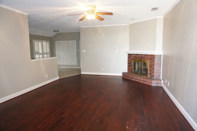 Photo - Beautiful House Located West of Frankford ...