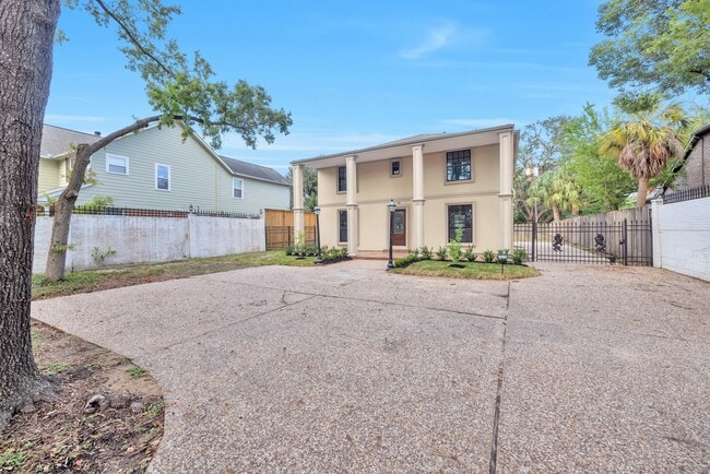 Photo - 7312 Main St