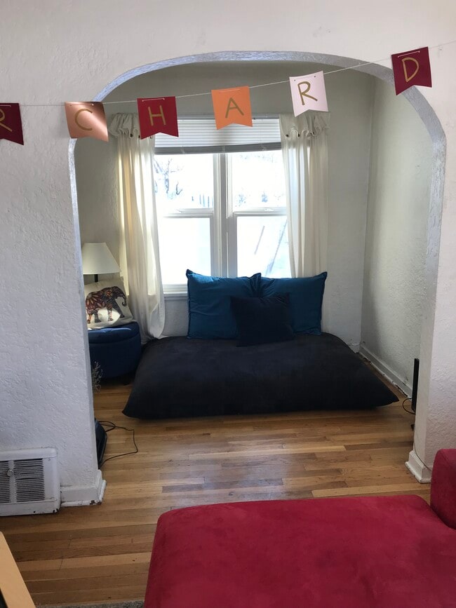 Photo - 1255 NE Valley Rd