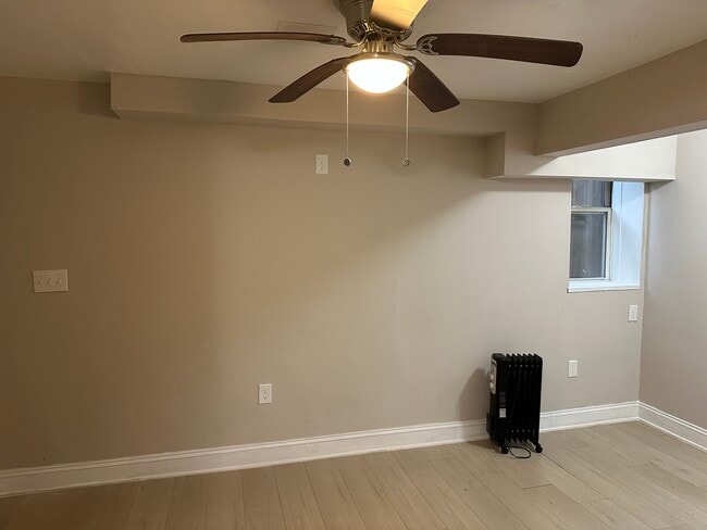 Living room - 120 Chappell Rd SW Unit 1