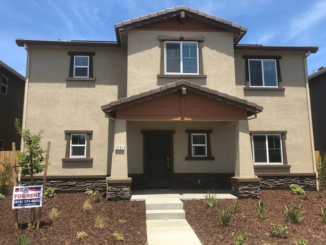 Brand new 4 bed 3 bath home in Natomas - Brand new 4 bed 3 bath home in Natomas