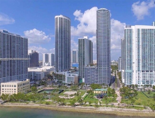 Building Photo - 488 NE 18th St Unit 502