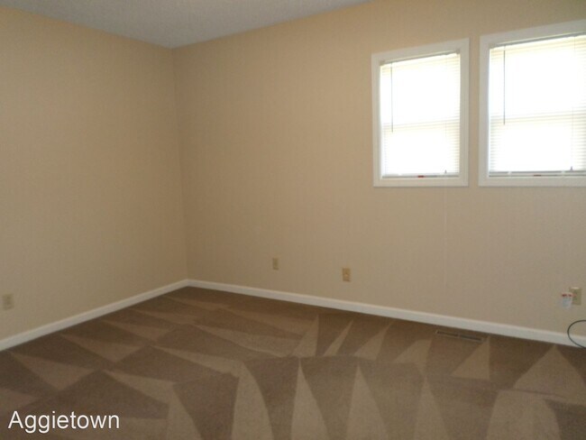 Photo - 2 br, 1 bath House - 2028 Shirley