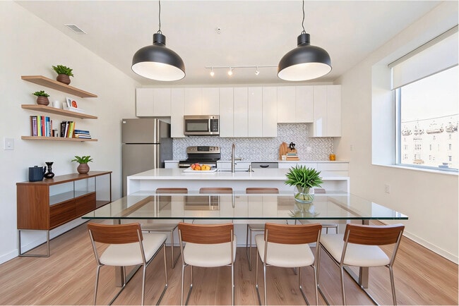 Building Photo - Essence 144