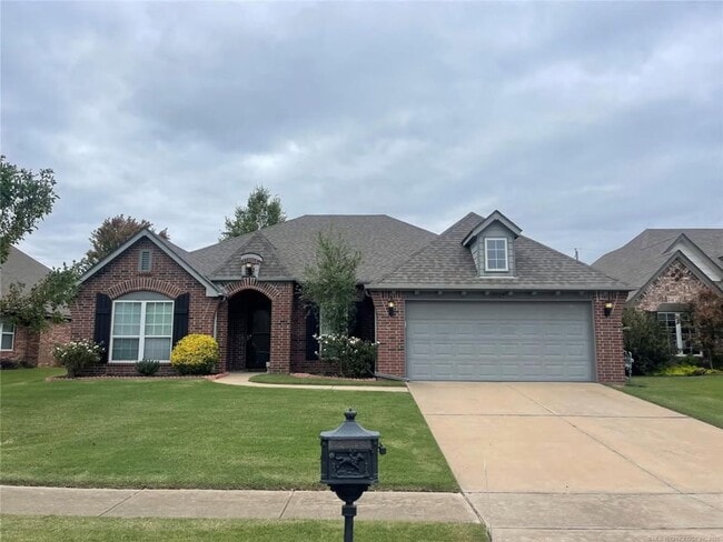 Building Photo - EXECUTIVE LEASE LISTING IN DESIRABLE PREST... Rental