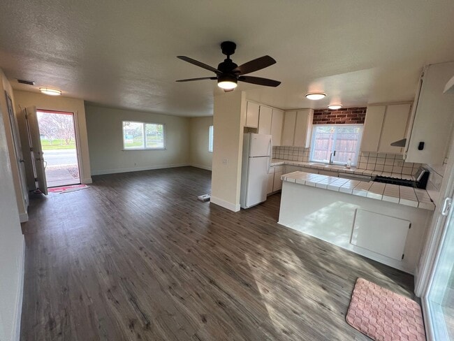 Photo - Newly Remodeled 3 bedroom 2 bath home in a great Location.