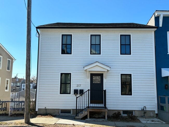 Building Photo - 217 State St