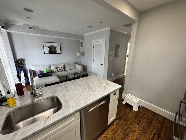 Photo - 252 Bowen St Unit 3