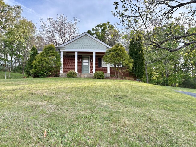 Photo - 772 St James Rd