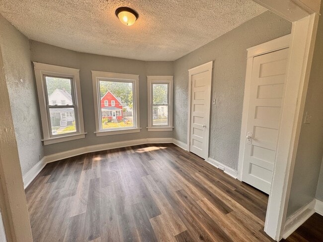 Building Photo - 6329 24th Ave Unit 4 Rental
