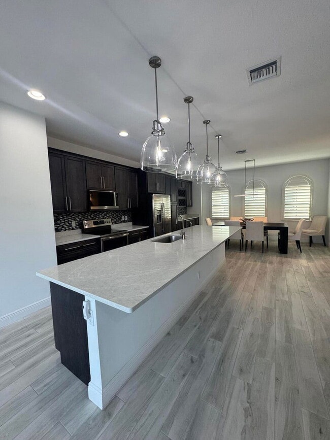 Photo - 615 Windward Cir