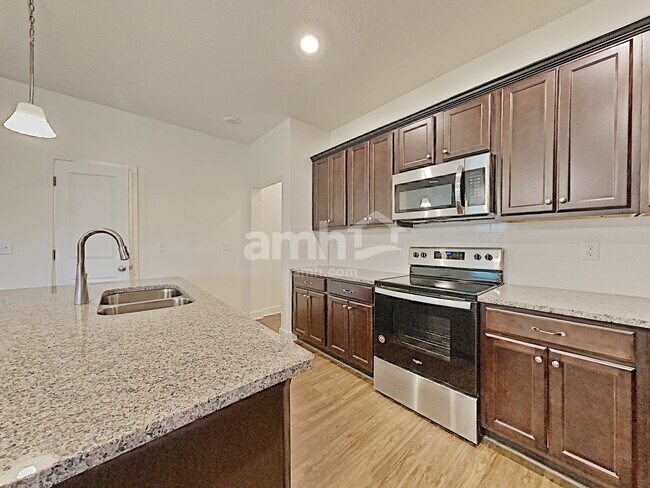 Photo - 437 Sandstone Dr