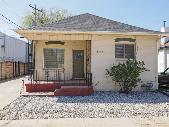 Building Photo - 843 Emeril Ave