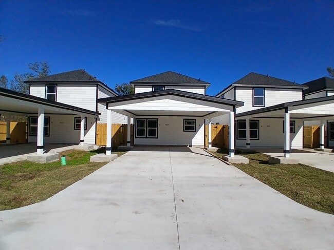 Photo - 8641 Peachtree St