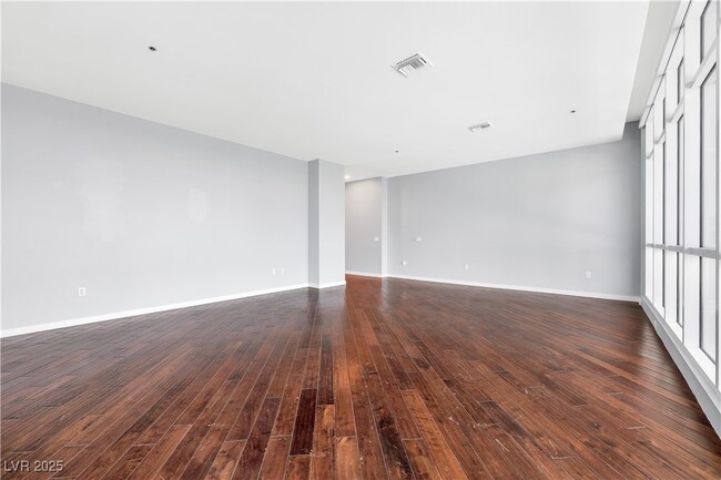 Photo - 4575 Dean Martin Dr Unidad 304