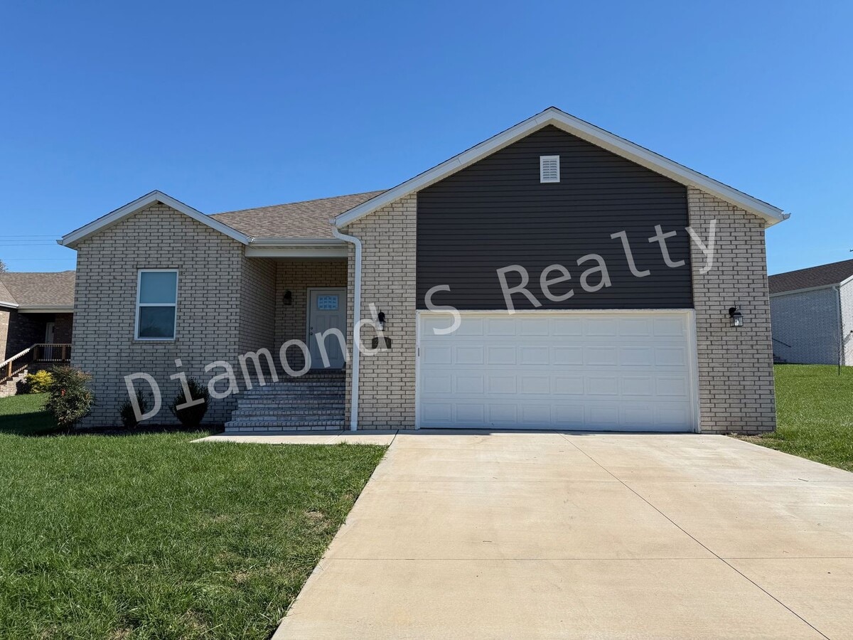 Georgeous 4 Bedroom Home - Ozark Schools! - Georgeous 4 Bedroom Home - Ozark Schools!