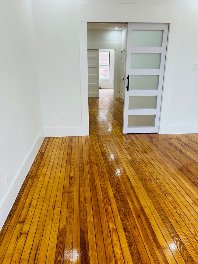 Photo - 150 E 32nd St