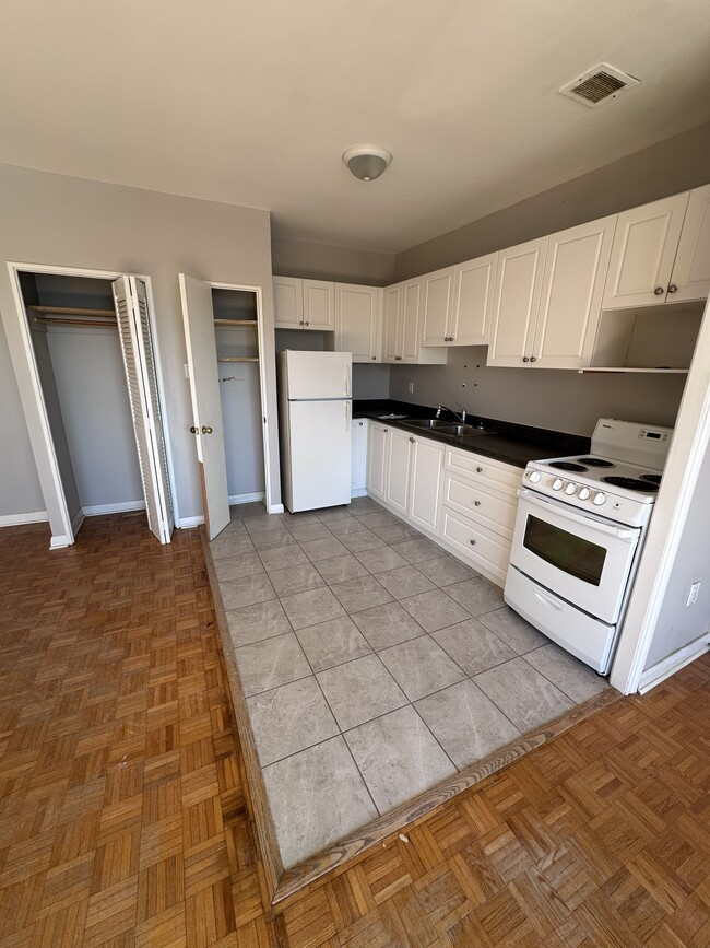 Building Photo - 2 Bedroom Apartment along Liberty Street South Unit 304