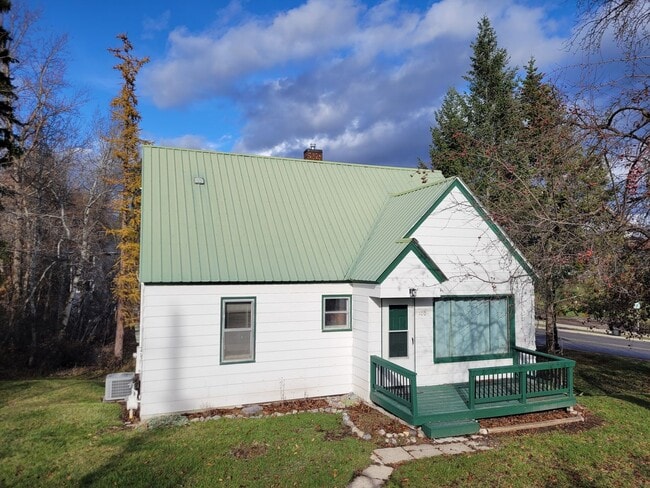 Building Photo - Whitefish 4 bedroom Unfurnished Home