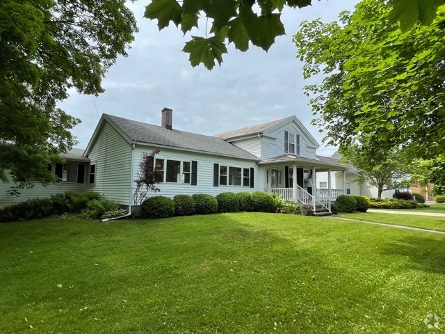 Building Photo - 6642 Center Rd Rental