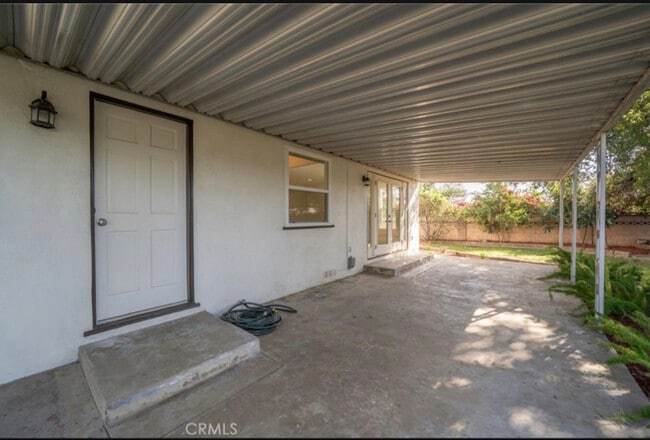 Photo - 523 Larkin Dr