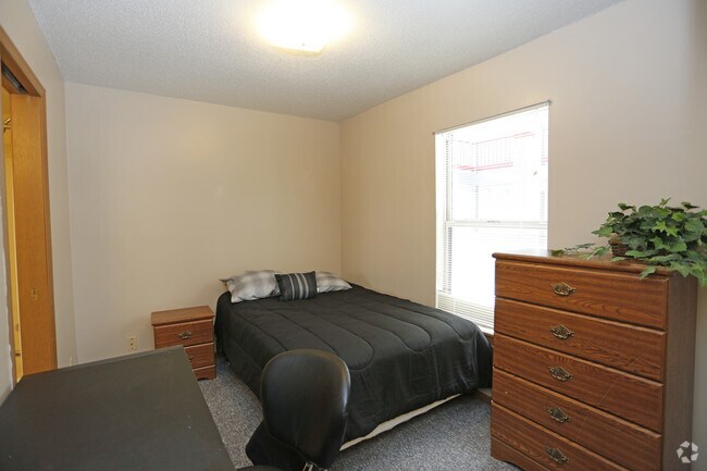 2BR, 1BA - 634SF - Bedroom 1 - Smith Apartments @ 1004 South Locust