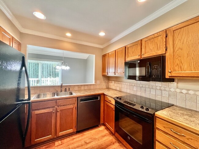 Photo - End Unit in Great Location!