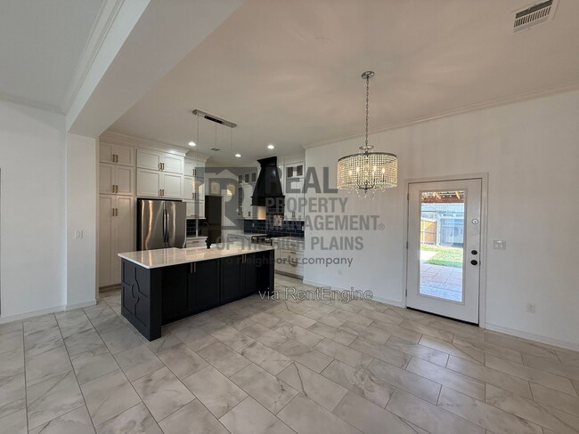 Photo - 2109 Freedom Dr