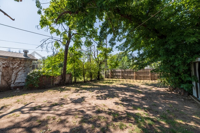 Photo - 617 N Clara St