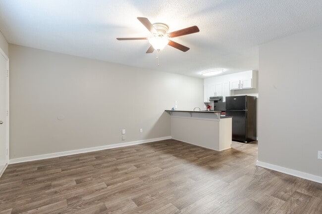 Building Photo - Crestview Huntington Rental