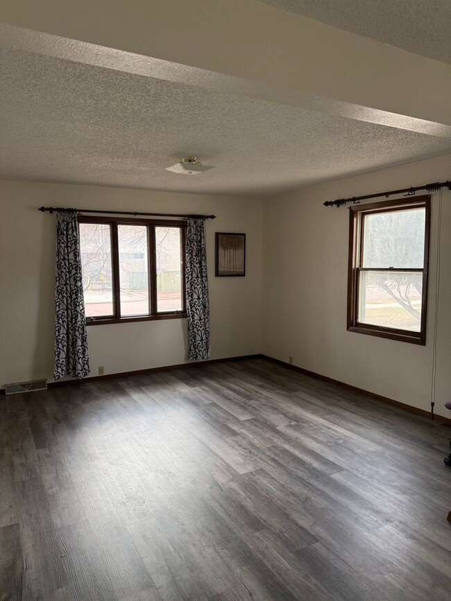 Photo - 1112 E 6th Ave