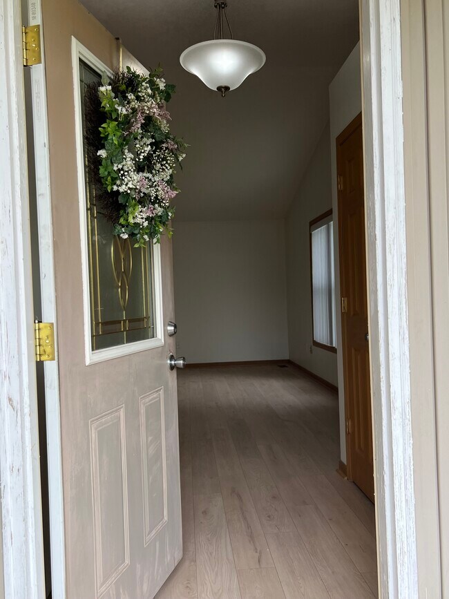 Photo - 44237 136th AVe