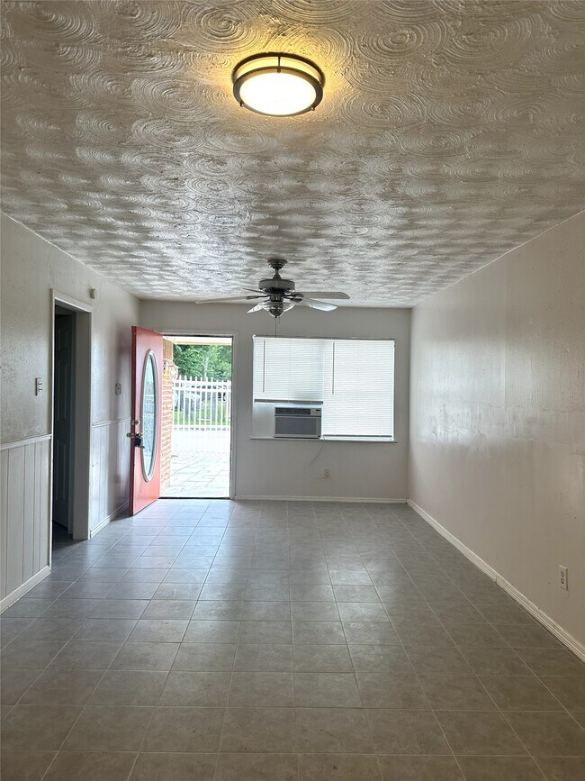 Photo - 4418 Ludwig Ln