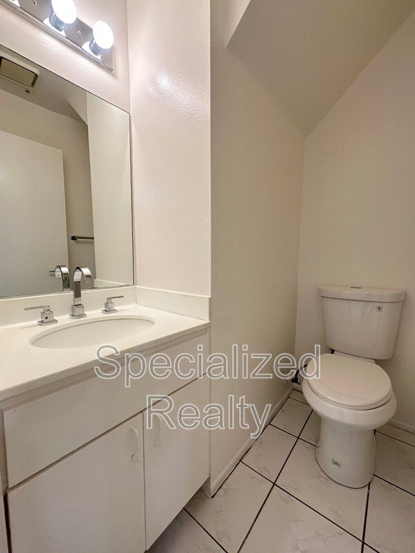 Photo - 621 N Louise St Unit 17