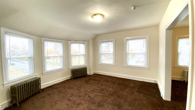 Photo - 300 W 31st St Unidad 2