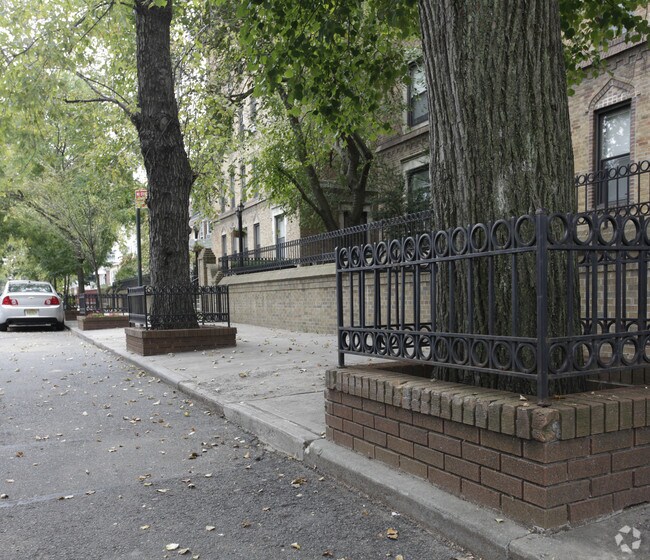 Photo - 86-10 109th St