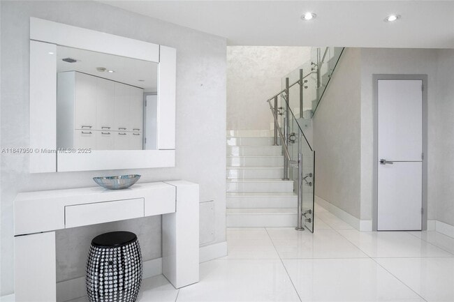 Photo - 1830 S Ocean Dr Unidad PH-5102