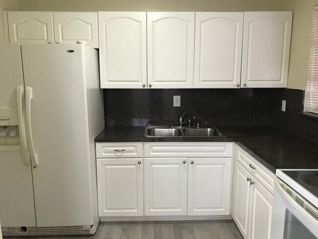 Photo - 2100 SW 68th Way