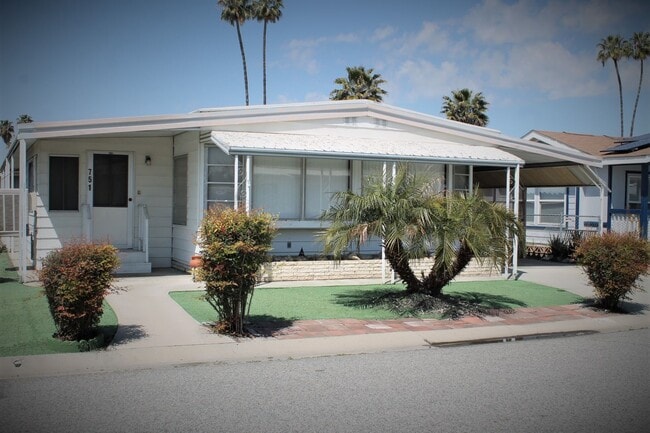 Photo - 55+ Spacious 2 bed 2 bath SIERRA DAWN HOME!