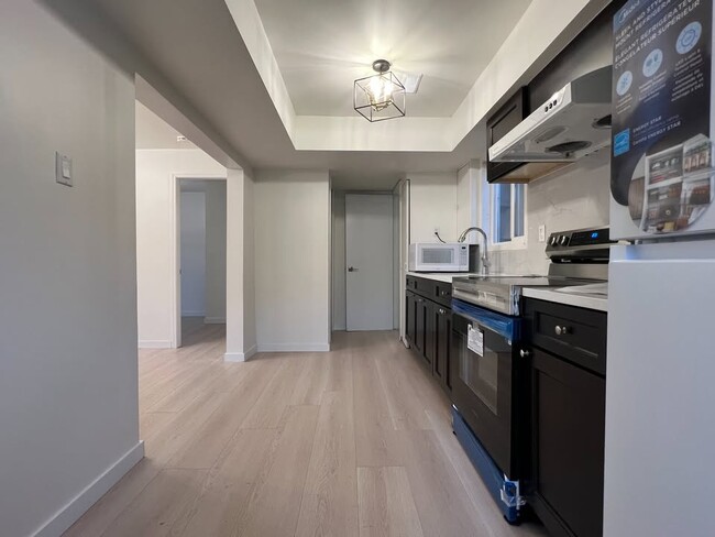 Photo - 6135 Commercial St Unité B