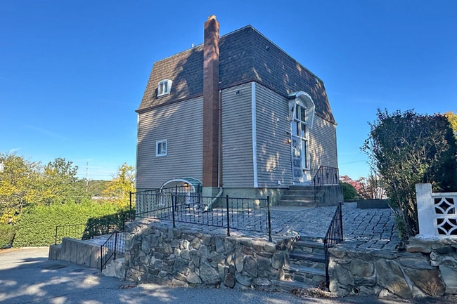 Building Photo - 5 Woodward Ave