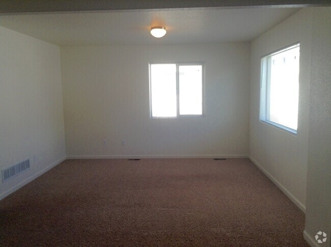 Building Photo - 3 BEDROOM, 2.5 BATHROOM, SADDLE RIDGE TWIN... Rental