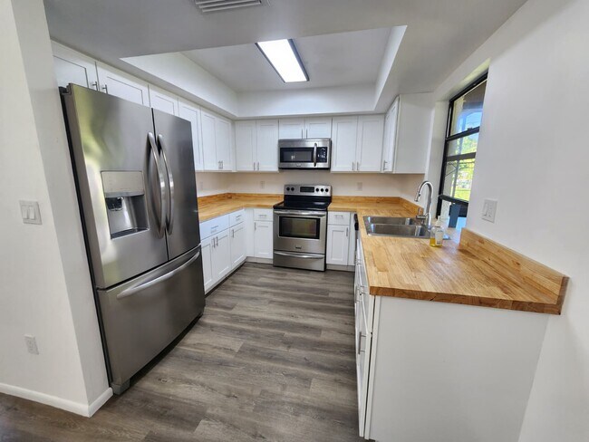 Photo - 28 NE 20th Ave