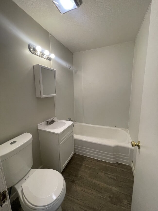 2322 S Broadview St, Wichita, KS 67218493... Apartment Wichita, KS