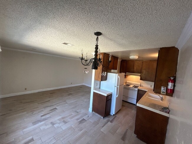 Photo - Spacious, open and updated 1 bedroom 1 bat... Unidad B