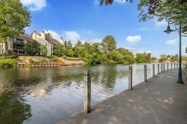 Furnished Pet-Friendly 30-Day Extended Stay Riverfront Condo