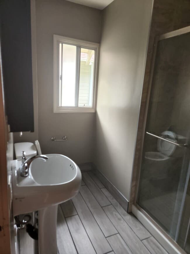 Photo - 1200 W 36th St