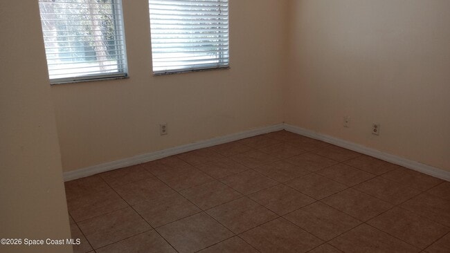 Photo - 561 Lambert St SW