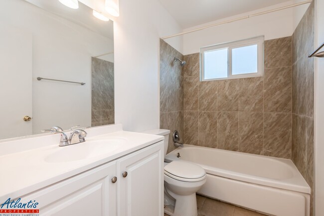 Photo - 1570 Quebec Ct Unit 4